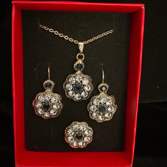 Jewelry Set - Picture 1 of 2